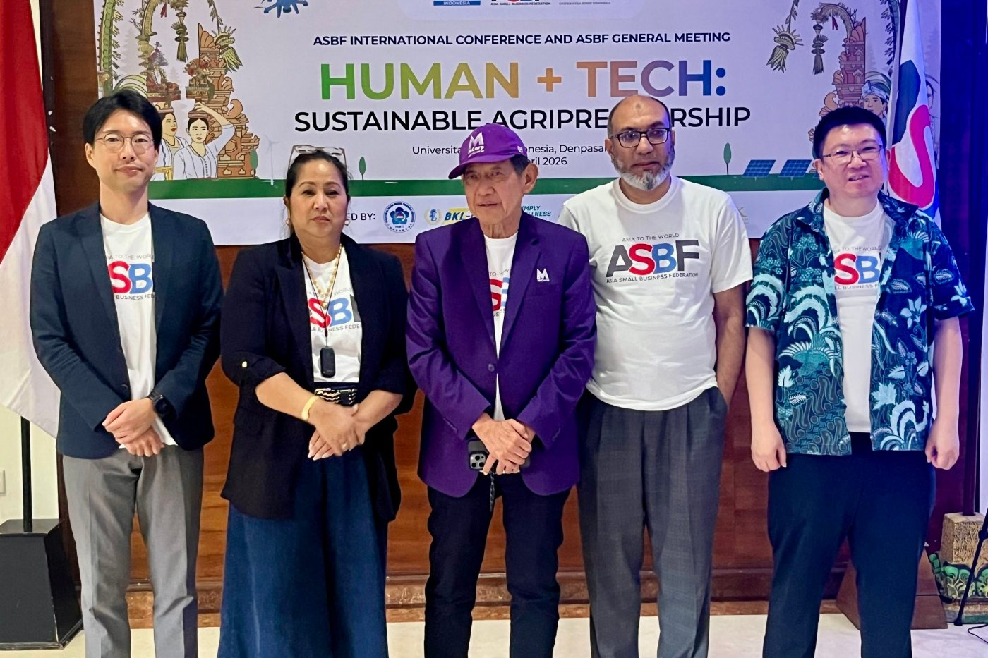 ASBF国際会議「HUMAN + TECH」で各国の代表と並ぶ田中森士